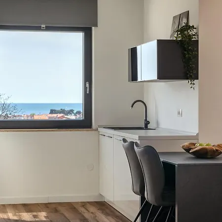 Charmante Mit Balkon Apartment Karpinjan