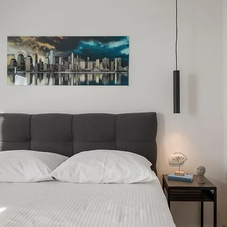 Charmante Mit Balkon Apartment *