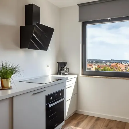 Apartment Charmante Mit Balkon Karpinjan