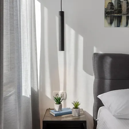 Charmante Mit Balkon Appartement Karpinjan