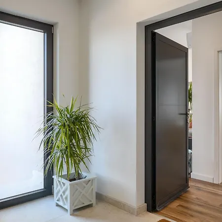 Charmante Mit Balkon Appartement *