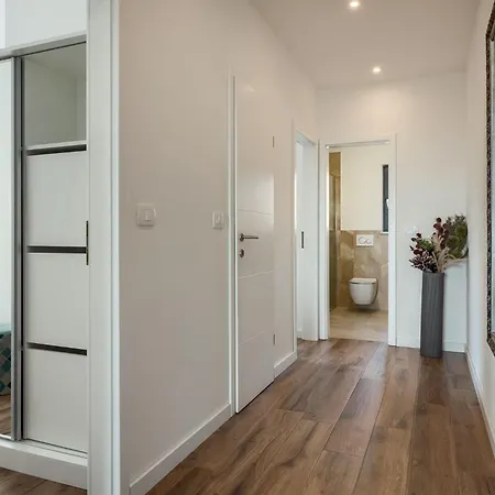 Appartement Charmante Mit Balkon Karpinjan