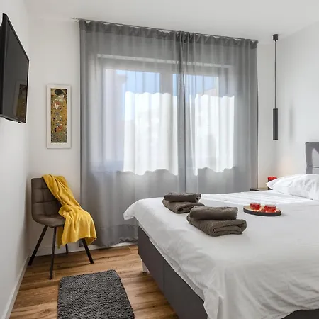 Charmante Mit Balkon Lägenhet Karpinjan