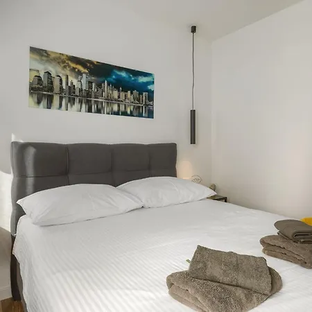 Apartament Charmante Mit Balkon Karpinjan